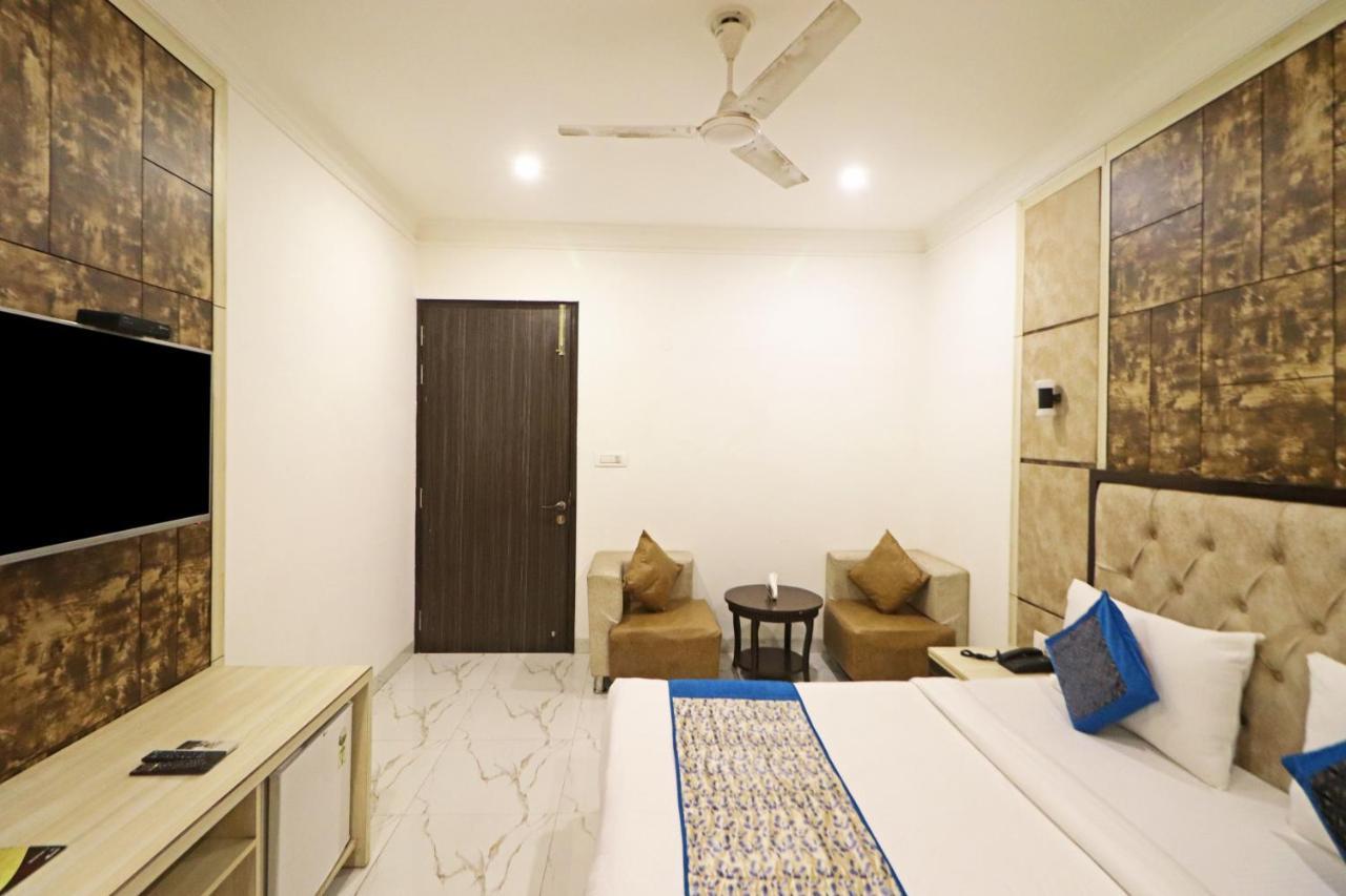 Hotel Almora Near Delhi Airport New Delhi Buitenkant foto