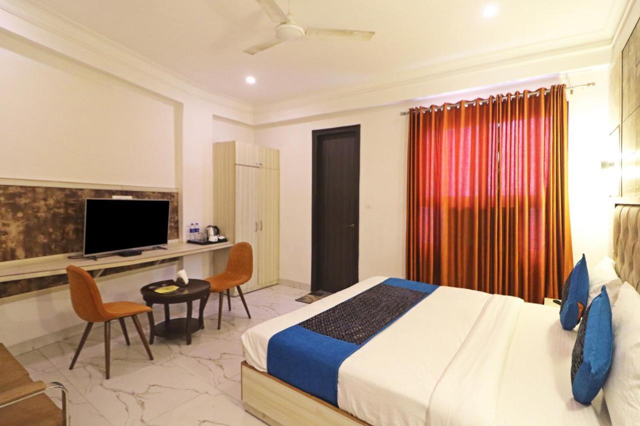 Hotel Almora Near Delhi Airport New Delhi Buitenkant foto
