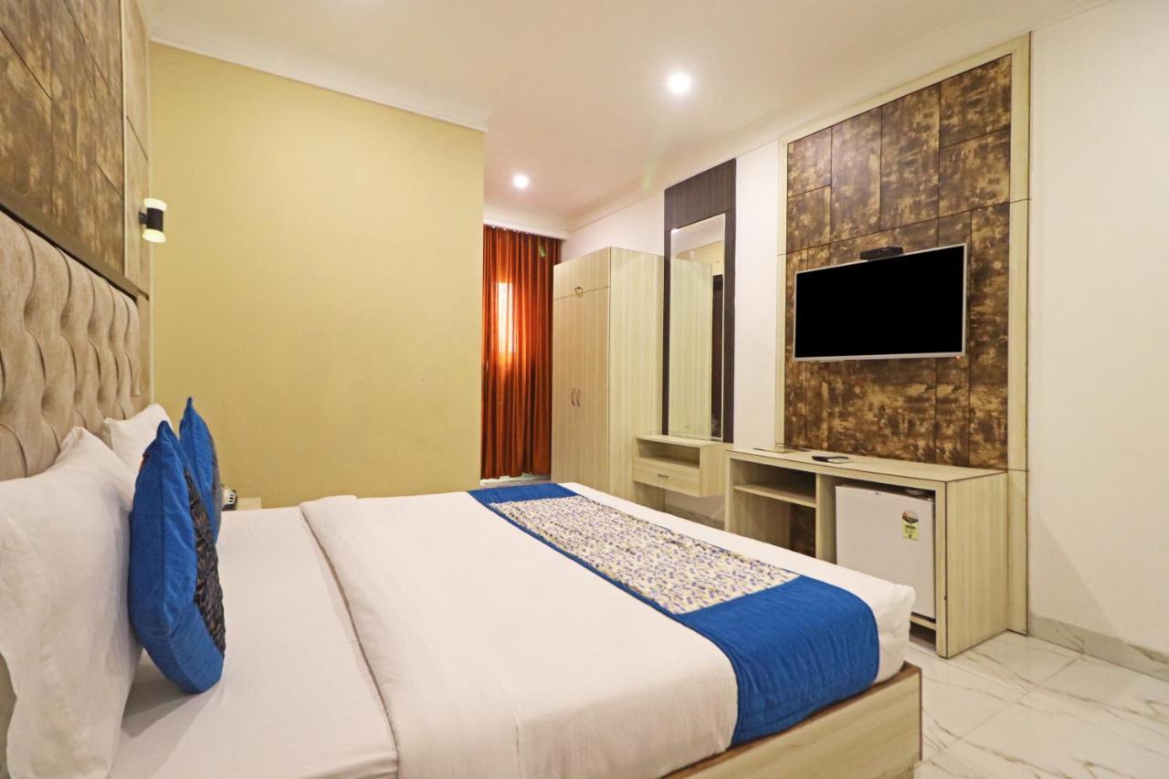 Hotel Almora Near Delhi Airport New Delhi Buitenkant foto
