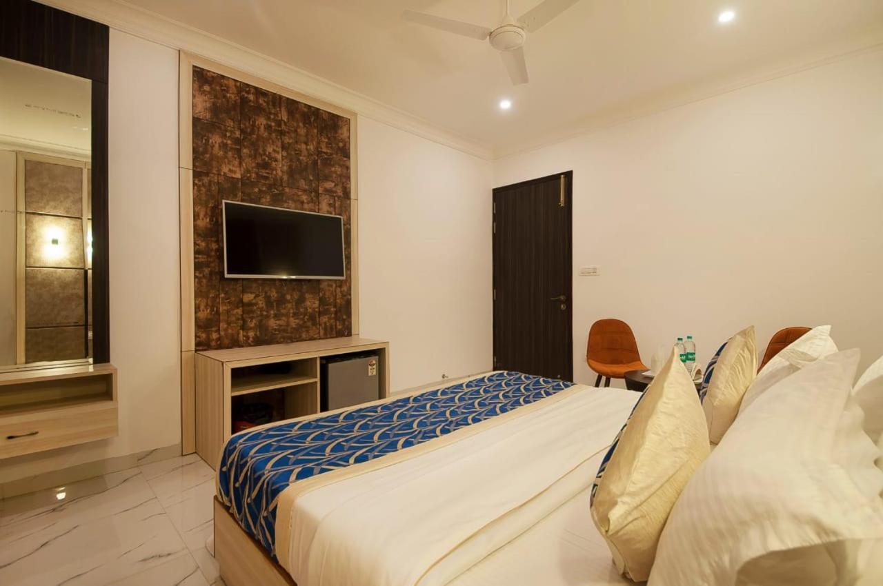 Hotel Almora Near Delhi Airport New Delhi Buitenkant foto