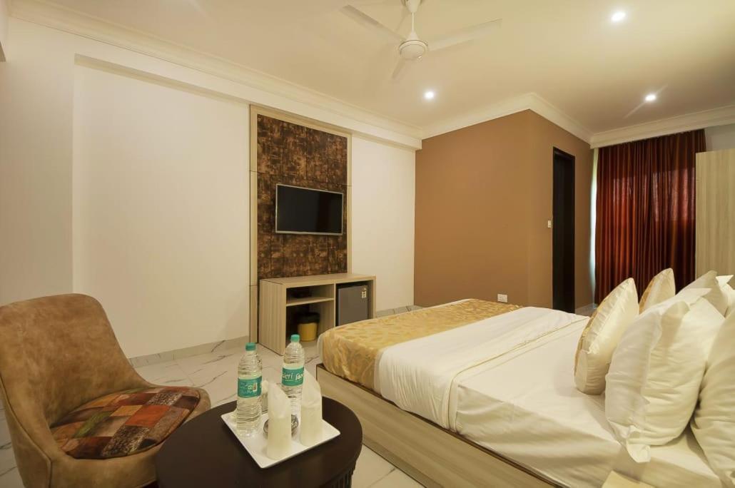 Hotel Almora Near Delhi Airport New Delhi Buitenkant foto
