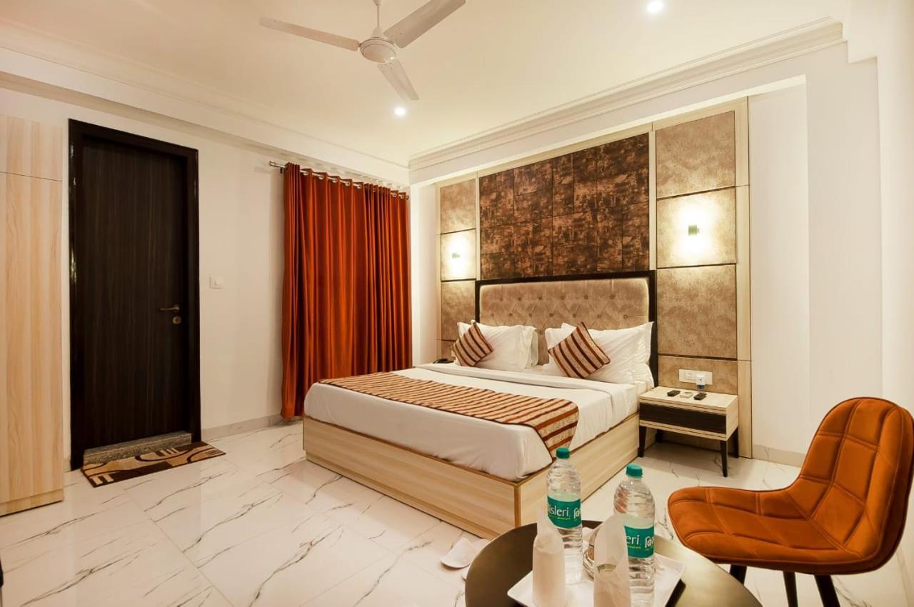 Hotel Almora Near Delhi Airport New Delhi Buitenkant foto