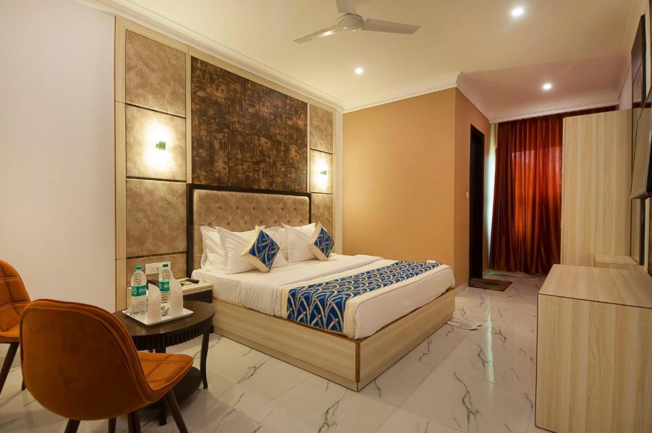 Hotel Almora Near Delhi Airport New Delhi Buitenkant foto