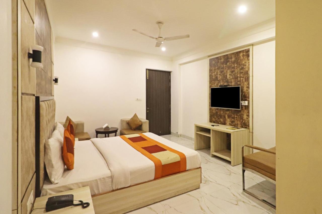 Hotel Almora Near Delhi Airport New Delhi Buitenkant foto