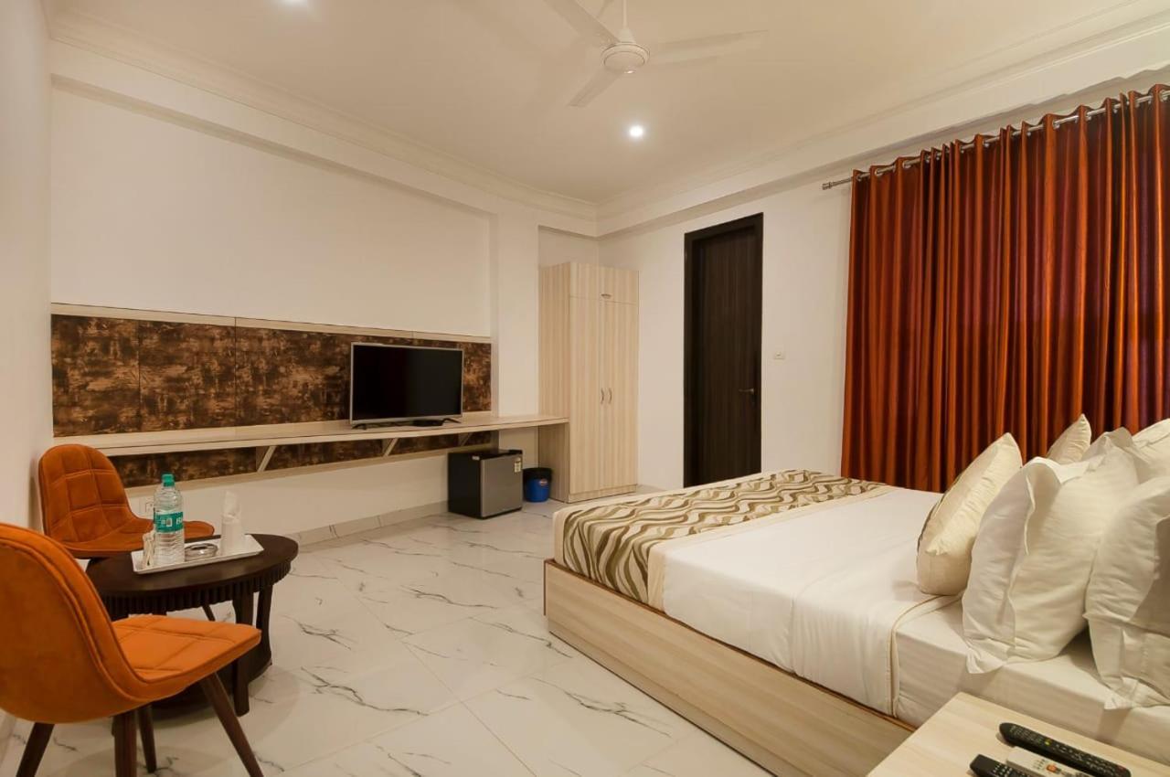 Hotel Almora Near Delhi Airport New Delhi Buitenkant foto