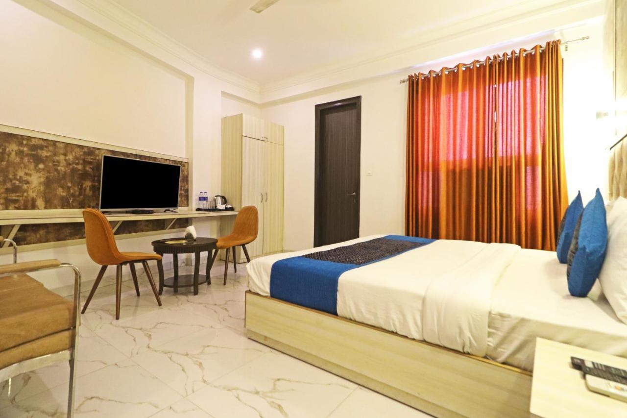 Hotel Almora Near Delhi Airport New Delhi Buitenkant foto