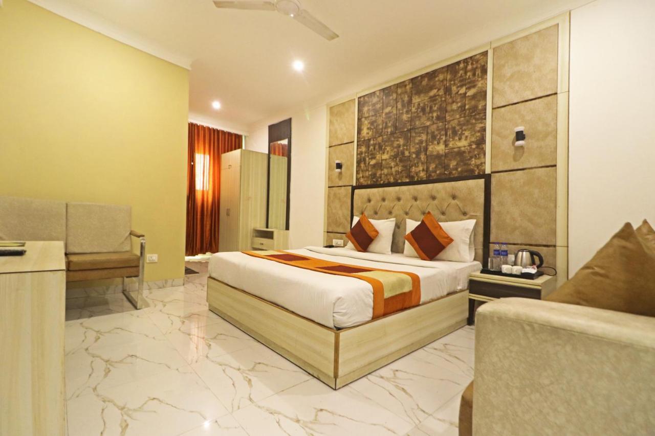 Hotel Almora Near Delhi Airport New Delhi Buitenkant foto