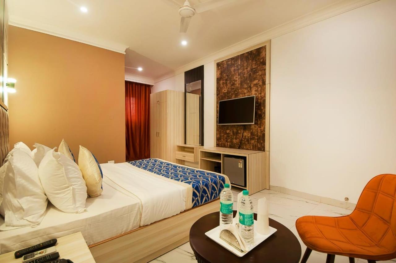 Hotel Almora Near Delhi Airport New Delhi Buitenkant foto