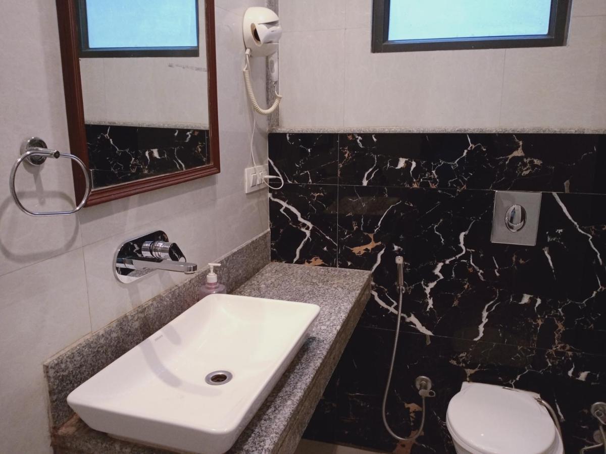 Hotel Almora Near Delhi Airport New Delhi Buitenkant foto